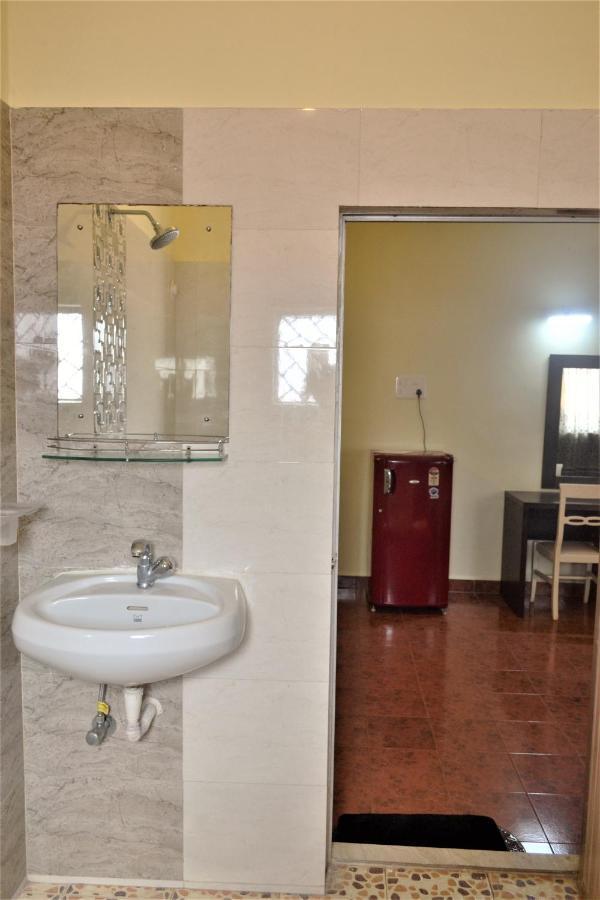Monte Villa Guest House Candolim Esterno foto